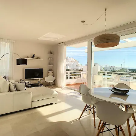 Alcazaba Lagoon Apartment